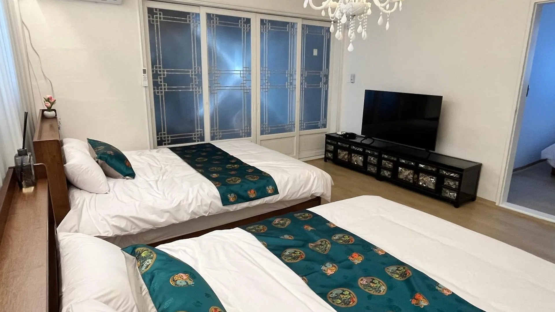 Mangwon Market 1Min, Mangwon Station 3Min, Korean-Style Accommodation, 4Room, 12Ppl ソウル特別市 韓国