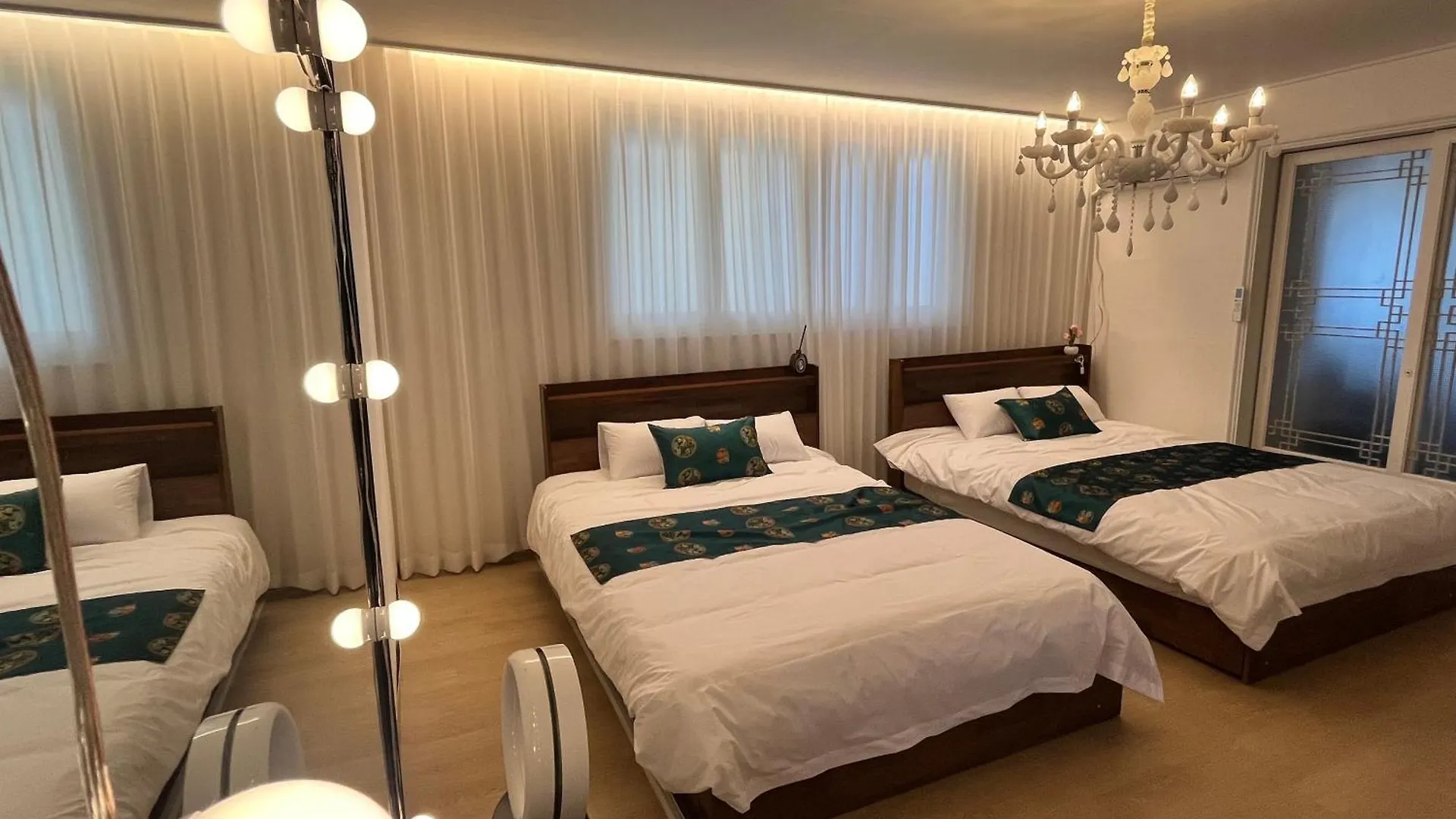 Mangwon Market 1Min, Mangwon Station 3Min, Korean-Style Accommodation, 4Room, 12Ppl ソウル特別市 韓国