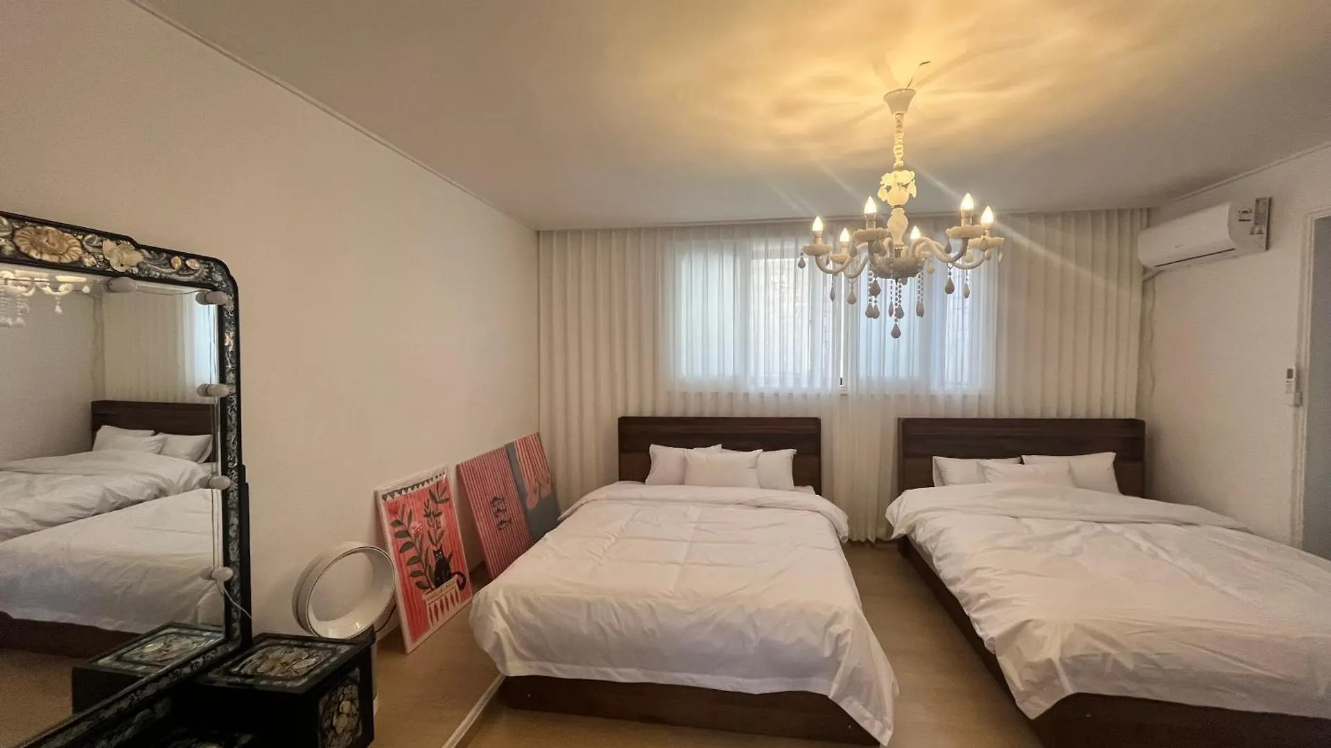 Mangwon Market 1Min, Mangwon Station 3Min, Korean-Style Accommodation, 4Room, 12Ppl ソウル特別市 アパート